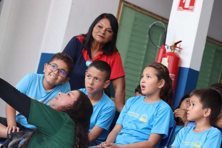 Equipe do IHP promove atividade de educação ambiental com os estudantes