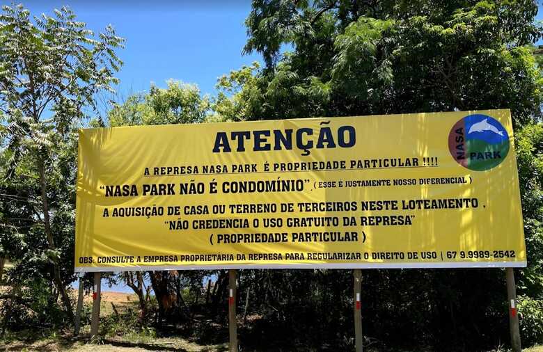 Placa em frente ao local mostra aviso de 'propriedade privada'