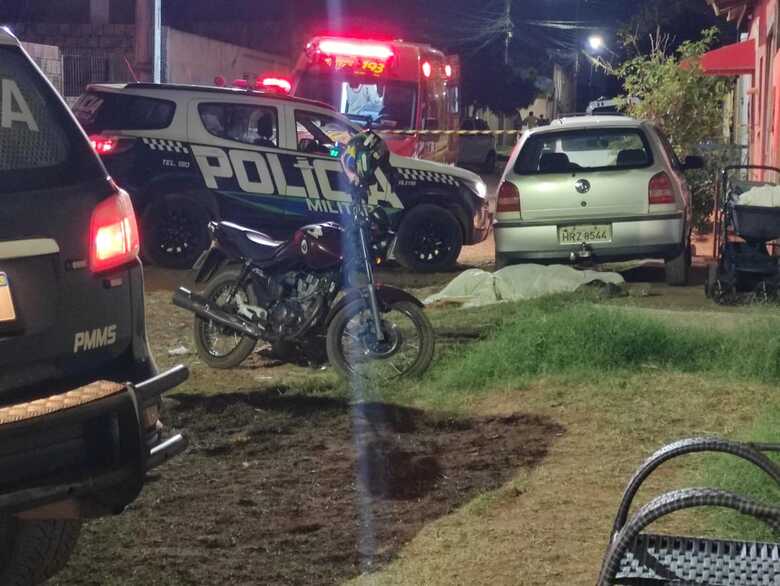 Vítima morreu na frente da própria filha e residência