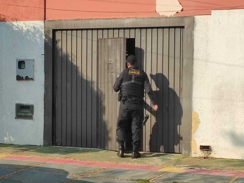 Gaeco cumpre mandados na casa de Francisco Cezário