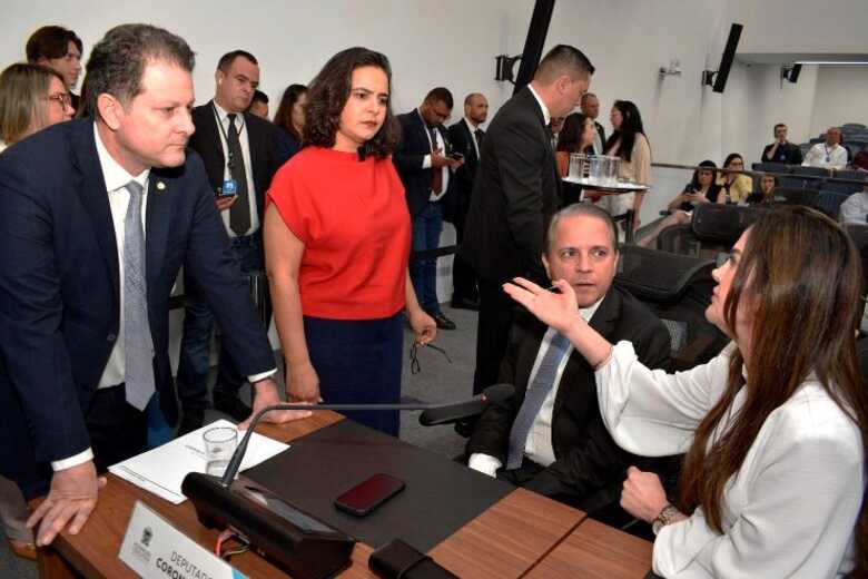 Sessão na Assembleia Legislativa