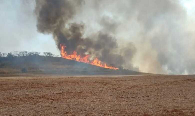 Incêndio foi de grandes proporções na região de São Paulo