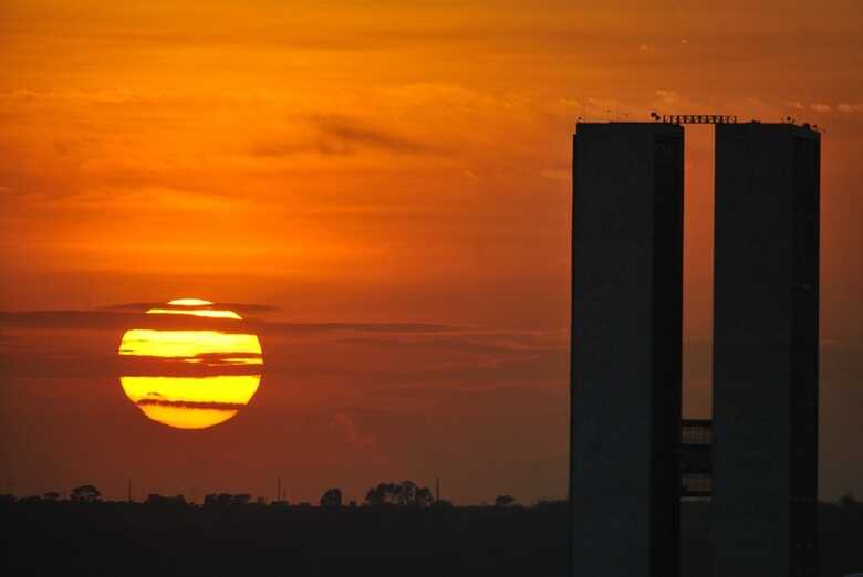 Horário de verão voltou a ser recomendado no país