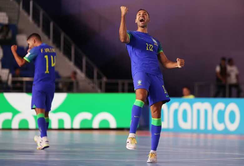 Pito, da Seleção Brasileira, comemora gol contra Croácia na Copa do Mundo de Futsal