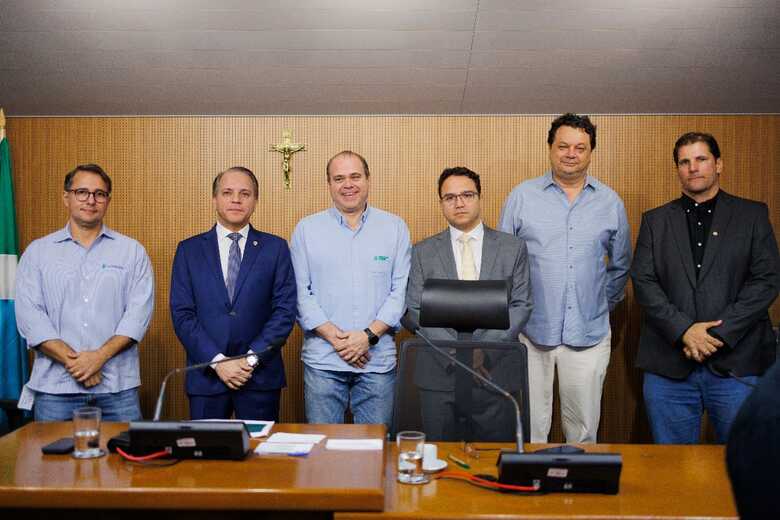 Guilherme Bumlai (Acrissul), Deputado Coronel David, Marcelo Bertoni (Famasul), Deputado Pedrossian Neto, Paulo Matos (Nelore) e Rafael Gratao (Novilho Precoce) durante reunião