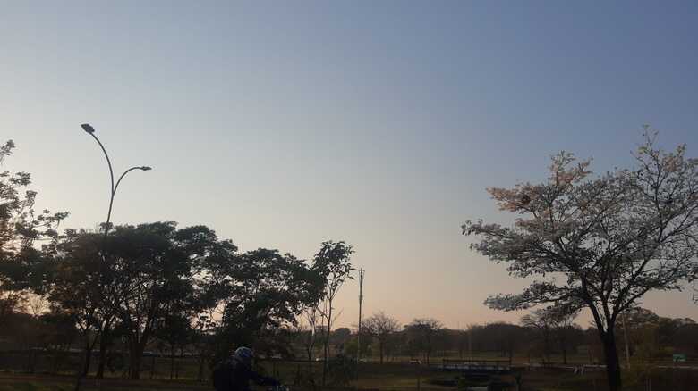 Tempo seguirá aberto, com sol e calor em Campo Grande