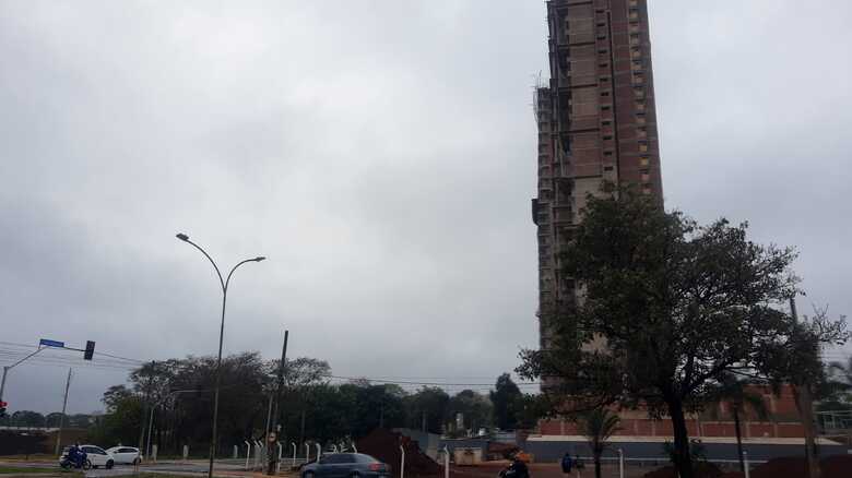 Clima amanheceu nublado em Campo Grande