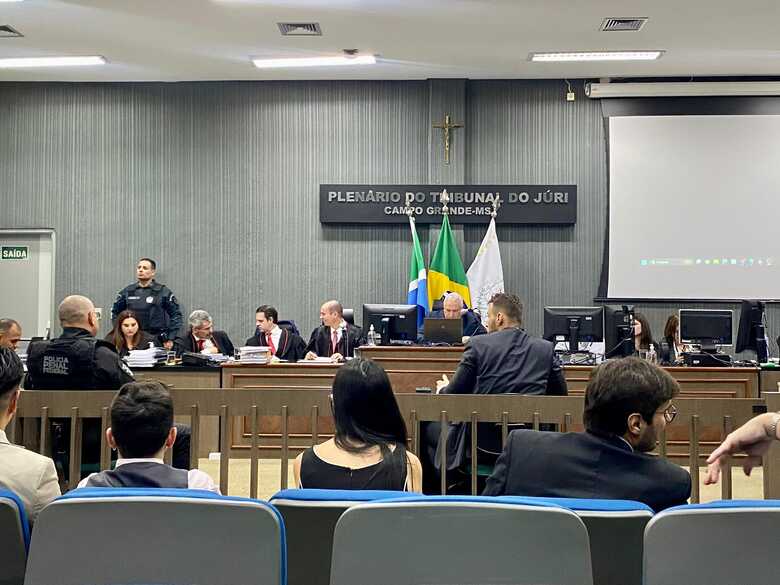 Delegado João Paulo Natali Sartori prestando seu depoimento 