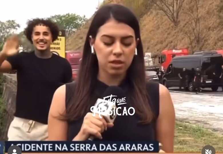 Mc Livinho faz 'dançinha' durante reportagem