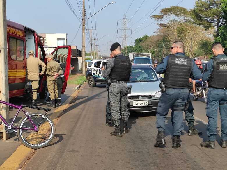 Policiais isolaram o local do homicídio na Avenida Guaicurus