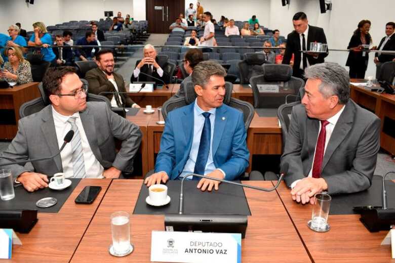 Sessões são transmitidas ao vivo pelos canais oficiais da Casa de Leis