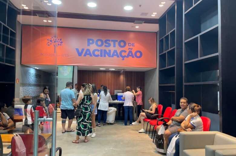 Vacinação no Shopping Bosque dos Ipês