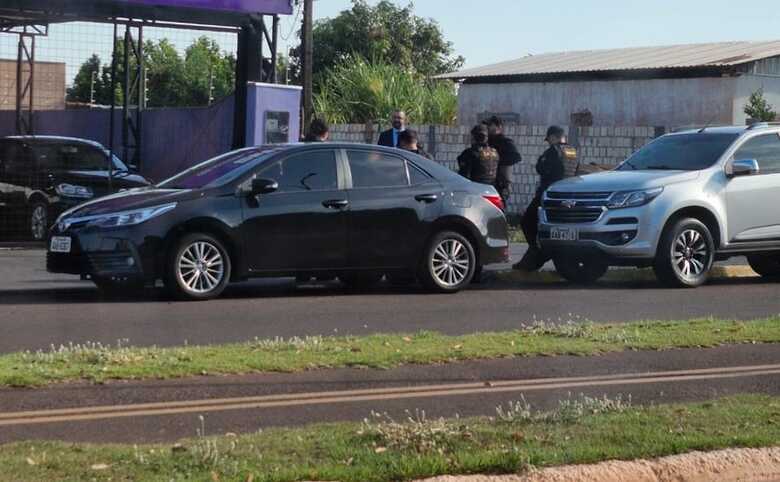 Os policiais usaram viaturas descaracterizadas para ir em diversos endereços na cidade