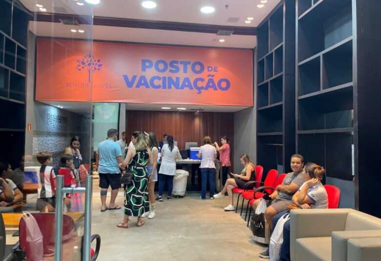 Vacinação no Shopping Bosque dos Ipês