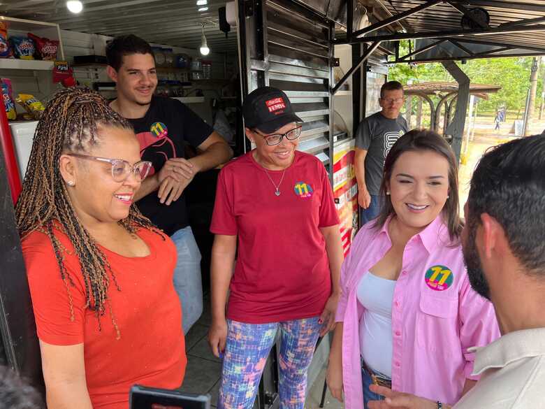 Prefeita Adriane Lopes (PP), em visita na Região Bandeira