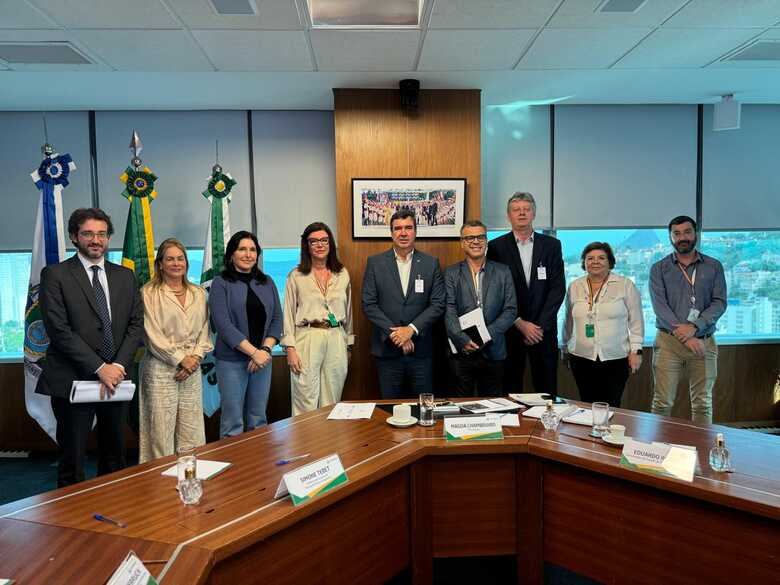 Reunião aconteceu durante a segunda-feira