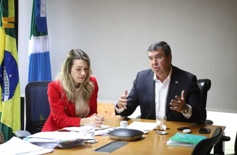 Governador Eduardo Riedel e a procuradora-geral do Estado, Ana Carolina Ali Garcia