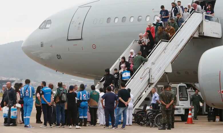 Brasileiros seguem sendo repatriados