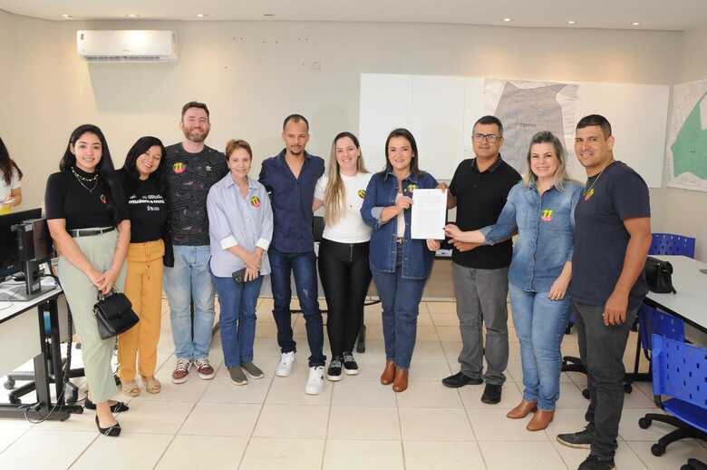 Prefeita Adriane Lopes e representantes do SindNutri-MS