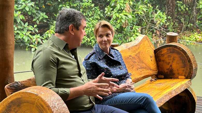 Governador Eduardo Riedel e Tereza Cristina, minutos antes da gravação