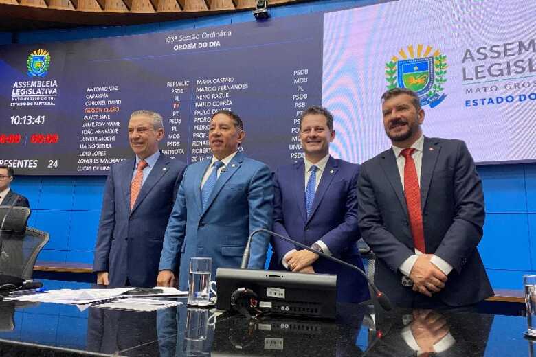 Paulo Corrêa (1&ordm; secretário), Gerson Claro (presidente), Renato Câmara (1&ordm; vice-presidente) e Pedro Kemp (2&ordm; secretário).