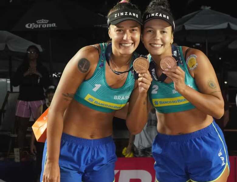 Vic, de MS, e Thâmela conquistam o bronze do Circuito Mundial de Vôlei de Praia