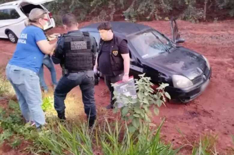 Equipes da Perícia Científica e Força Tática fazem a coleta de provas