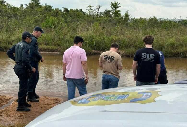 A vítima estava dentro da água quando foi localizada 