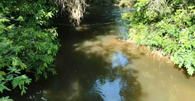 Rio está com a água turva