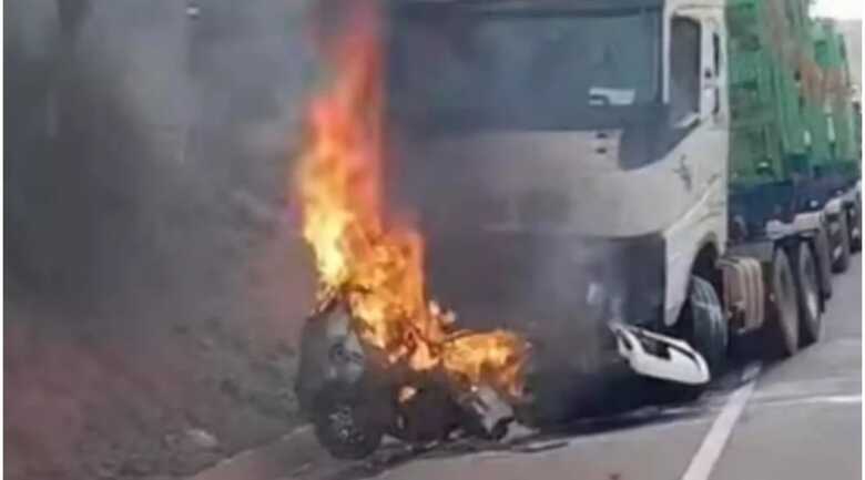 O rapaz morreu carbonizado