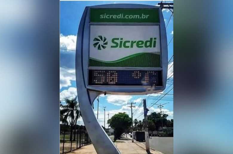 Termômetro em Corumbá marcando 50°C