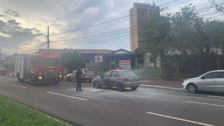 O trânsito ficou parado após a avenida ser fechada pelo Choque