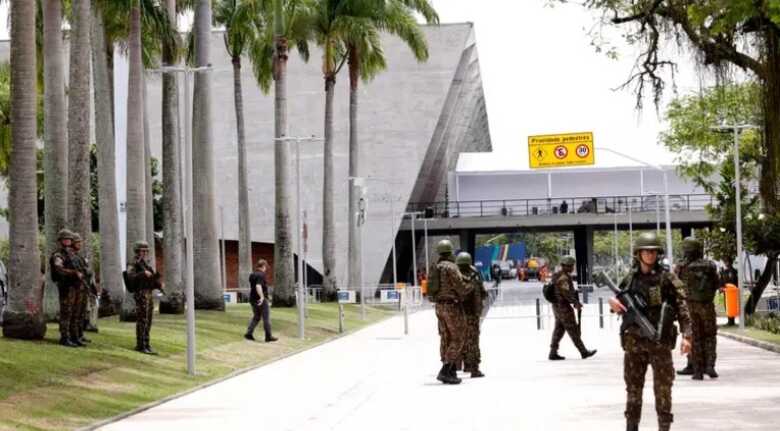 Forças de segurança reforçam policiamento no Rio