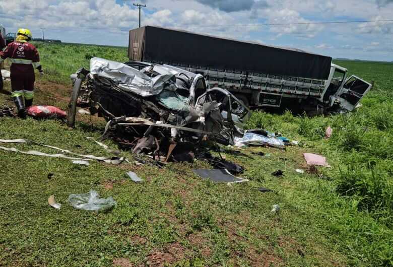 Três pessoas morreram durante o acidente 