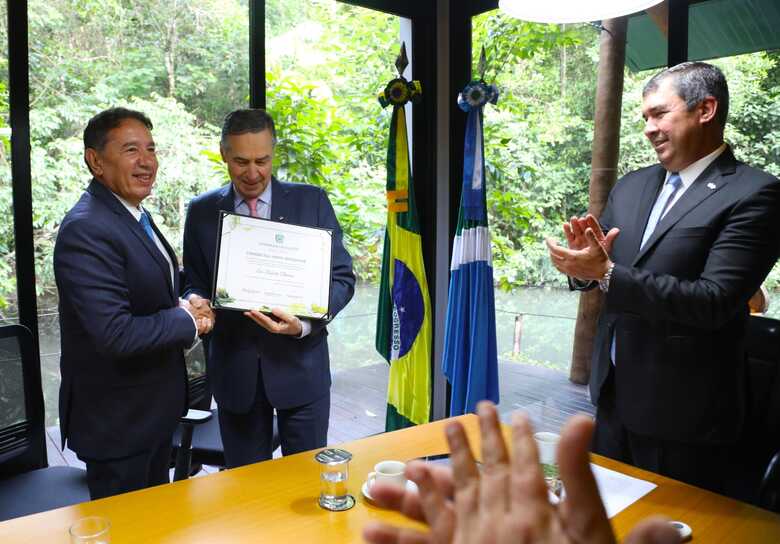 Deputado Gerson Claro, ministro Luís Roberto Barroso e o governador Eduardo Riedel