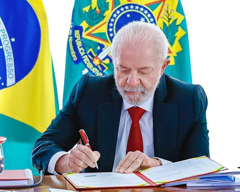 Presidente Lula assina decretos