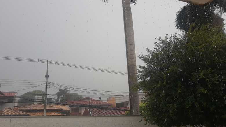 Dia amanheceu chuvoso em Campo Grande