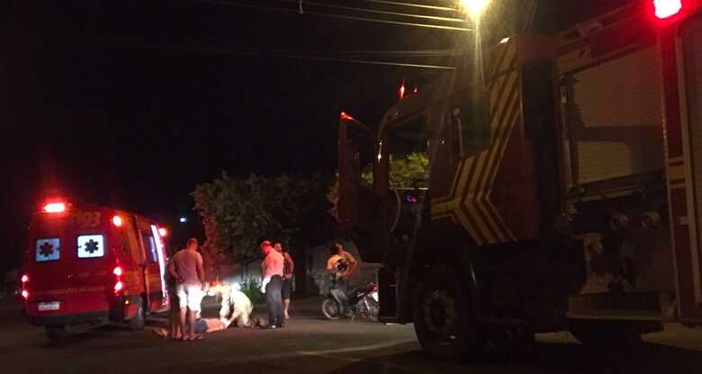 Homens que bebiam em um bar nas proximidades ajudaram a vítima