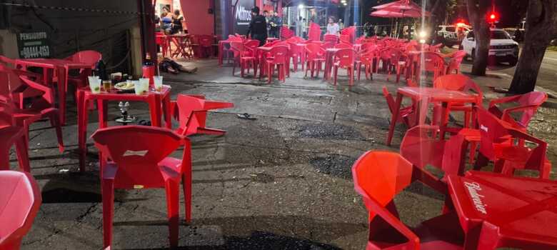 Rapaz morreu na porta do bar