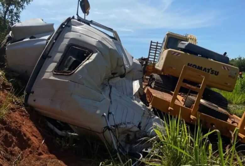 Ele foi socorrido por populares que viram o acidente