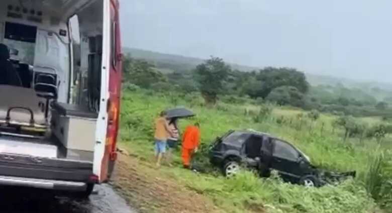 A vítima foi socorrida pelas equipes do Corpo de Bombeiros