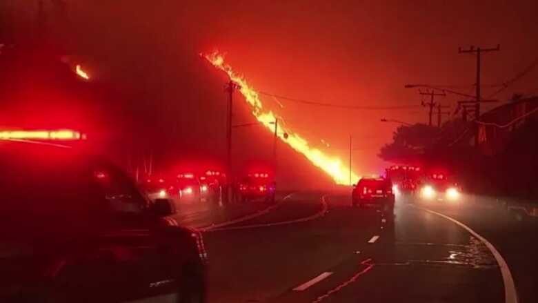 Incêndio florestal atinge área nobre e provoca retiradas