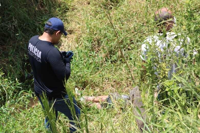 A vítima foi encontrada durante o final da manhã desta segunda