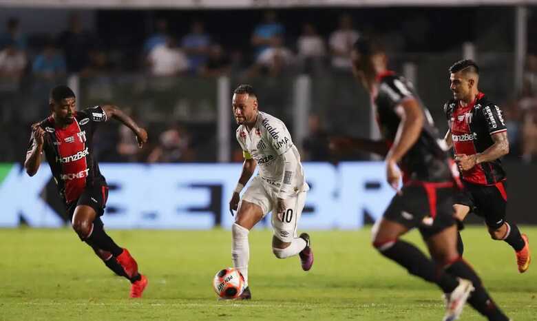 Neymar voltou ao Santos após 12 anos fora