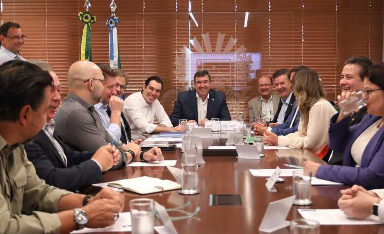 Governador Eduardo Riedel, vice-governador Barbosinha e secretários de Estado