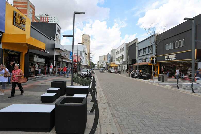 Intenção de consumo das famílias caíram