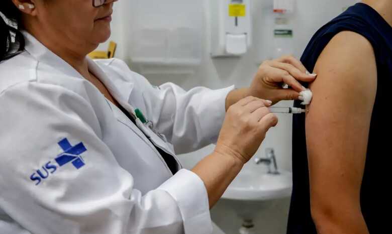Vacinação contra a dengue
