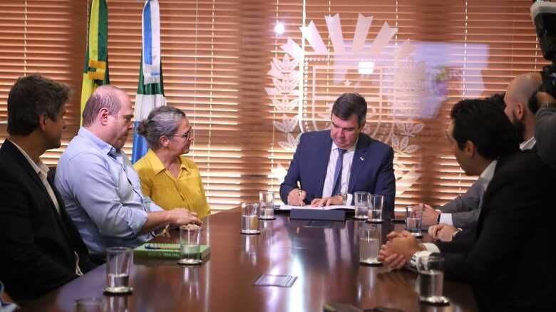 Decreto foi assinado pelo governador Eduardo Riedel durante a quinta-feira
