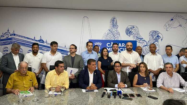 A reunião aconteceu na manhã desta segunda na Câmara dos Vereadores