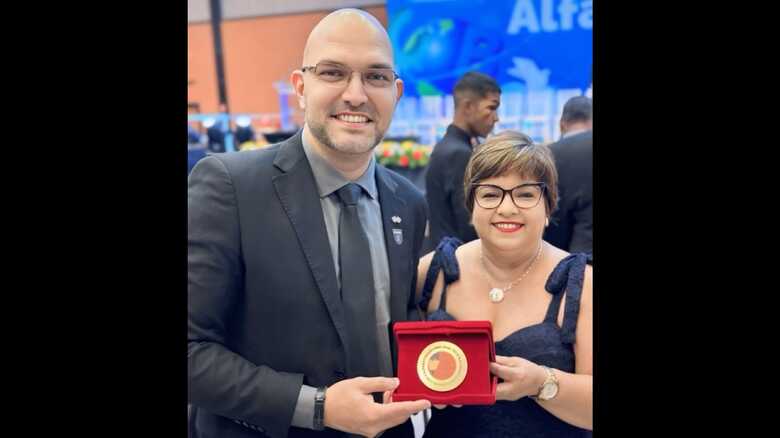 Secretário Hélio Daher e a Coordenadora de articulação pedagógica, Gorete Siqueira